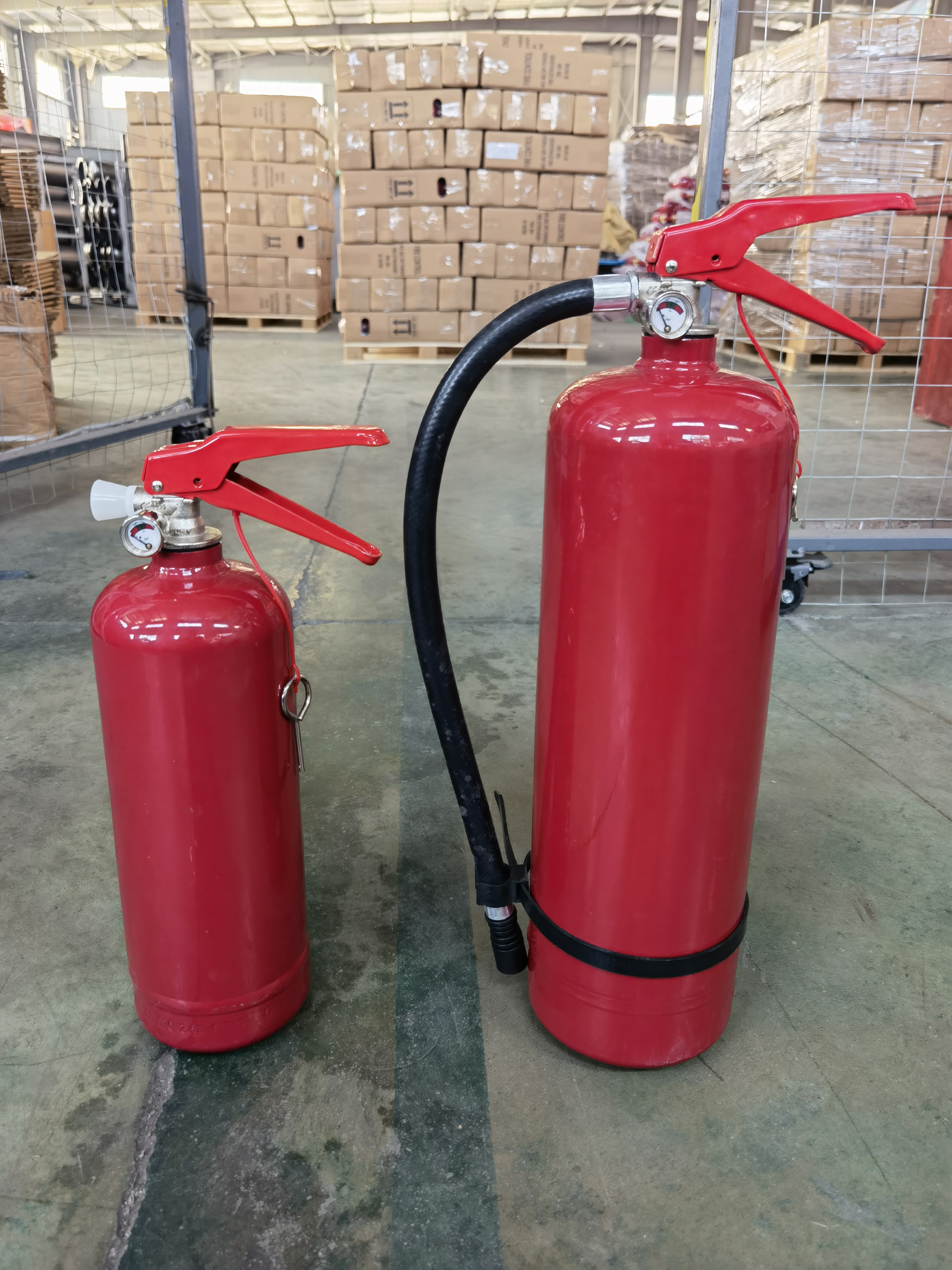 Trockenpulver-Feuerlöscher für Gase mit Messingventil