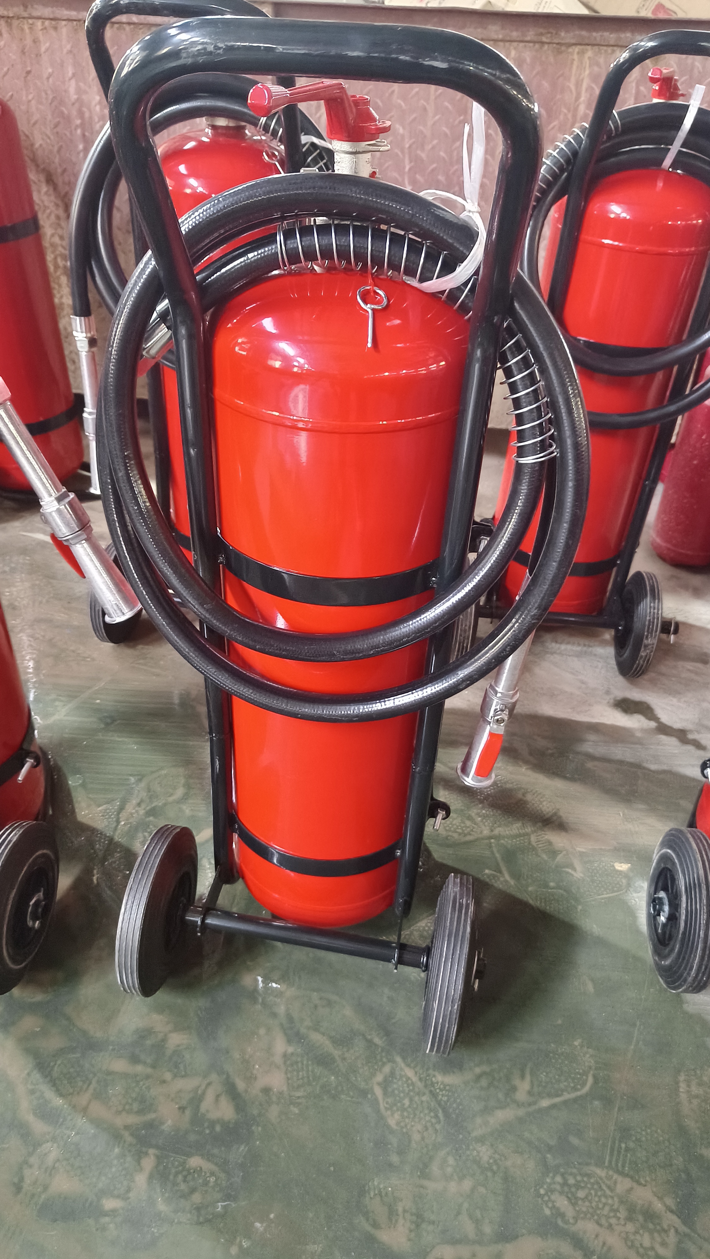 Industrietauglicher CE ISO 25L/50L Trolley-Schaum-Feuerlöscher mit Rädern 
