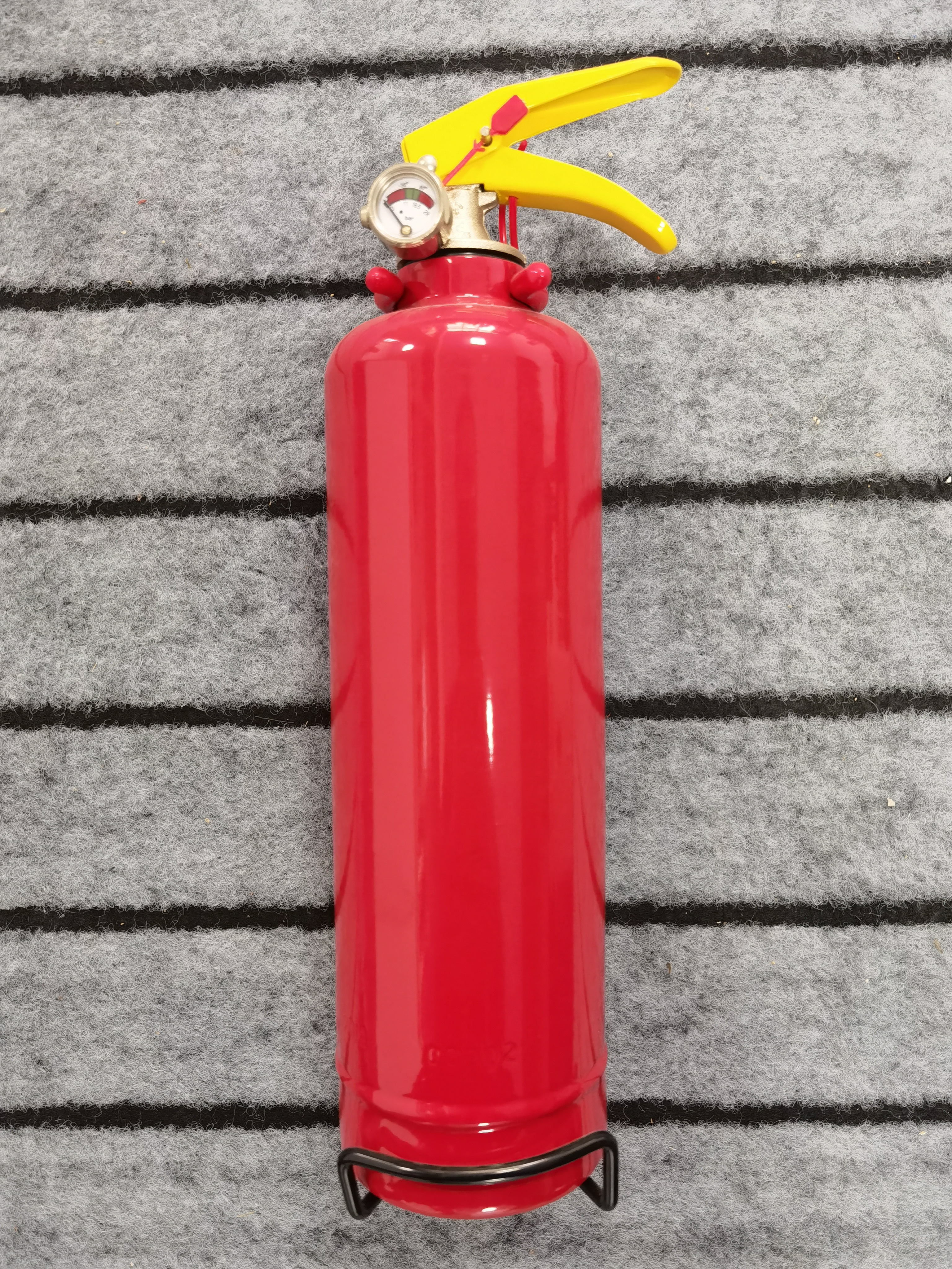 Trockenpulver-Feuerlöscher für Gase mit Manometer